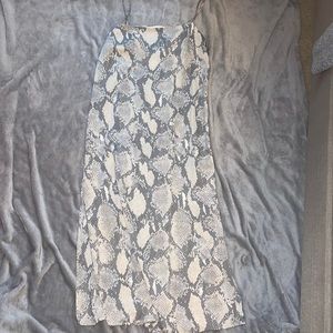 H&M dress Color: Cream/Grey Size: Small